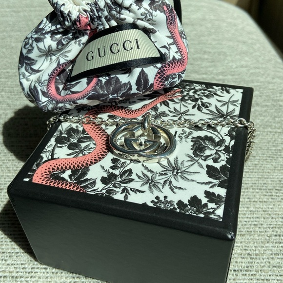 Gucci Interlocking Logo Necklace - Picture 2 of 4